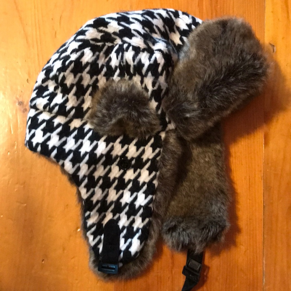Knitted bomber hat with fur trim